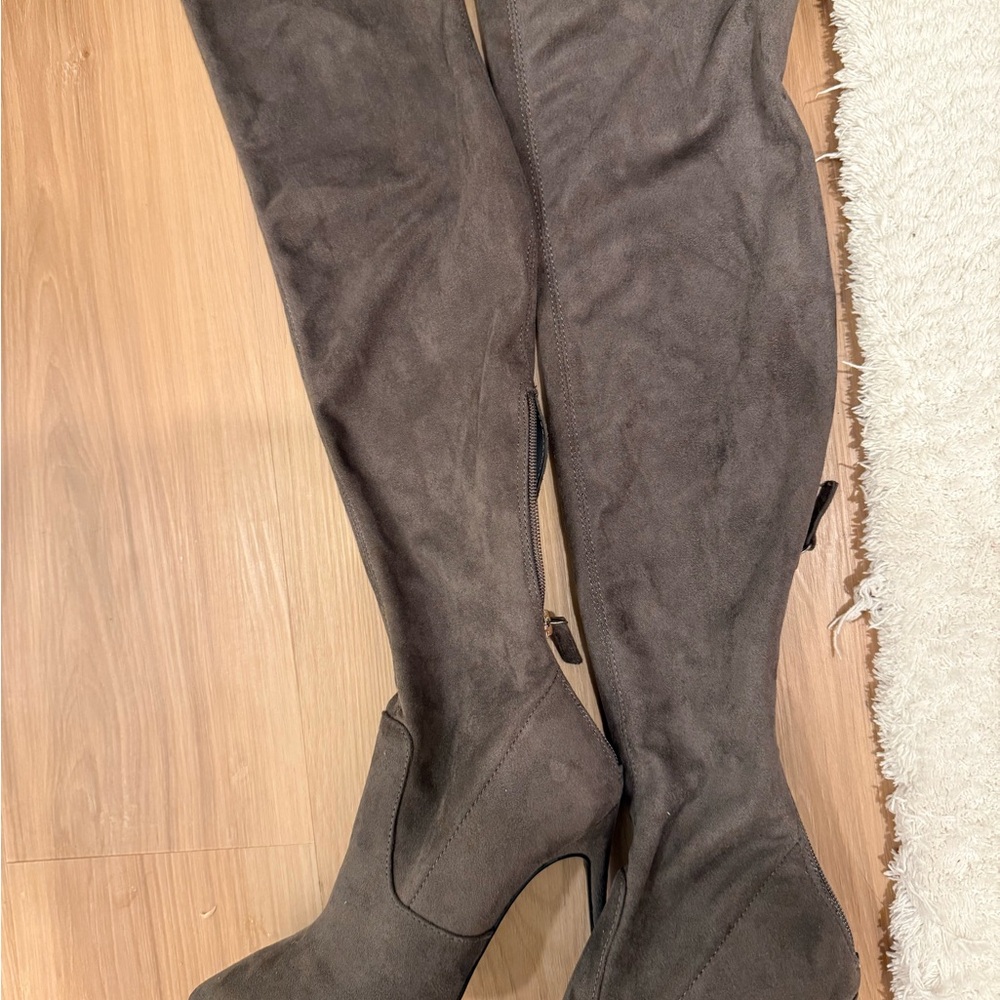 Elegant Gray Over-the-Knee Boots